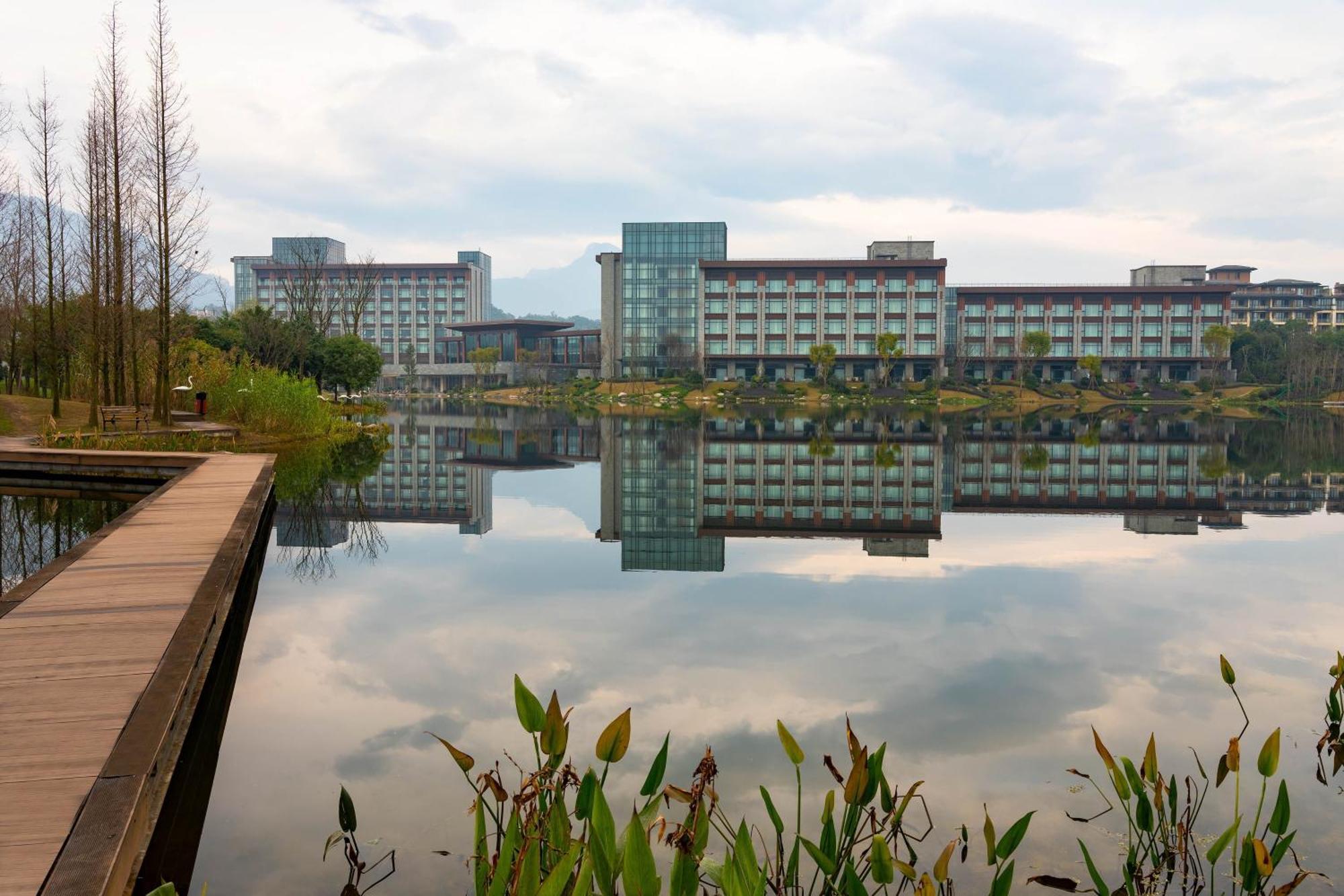 Le Meridien Emei Mountain Resort Ъмейшан Екстериор снимка