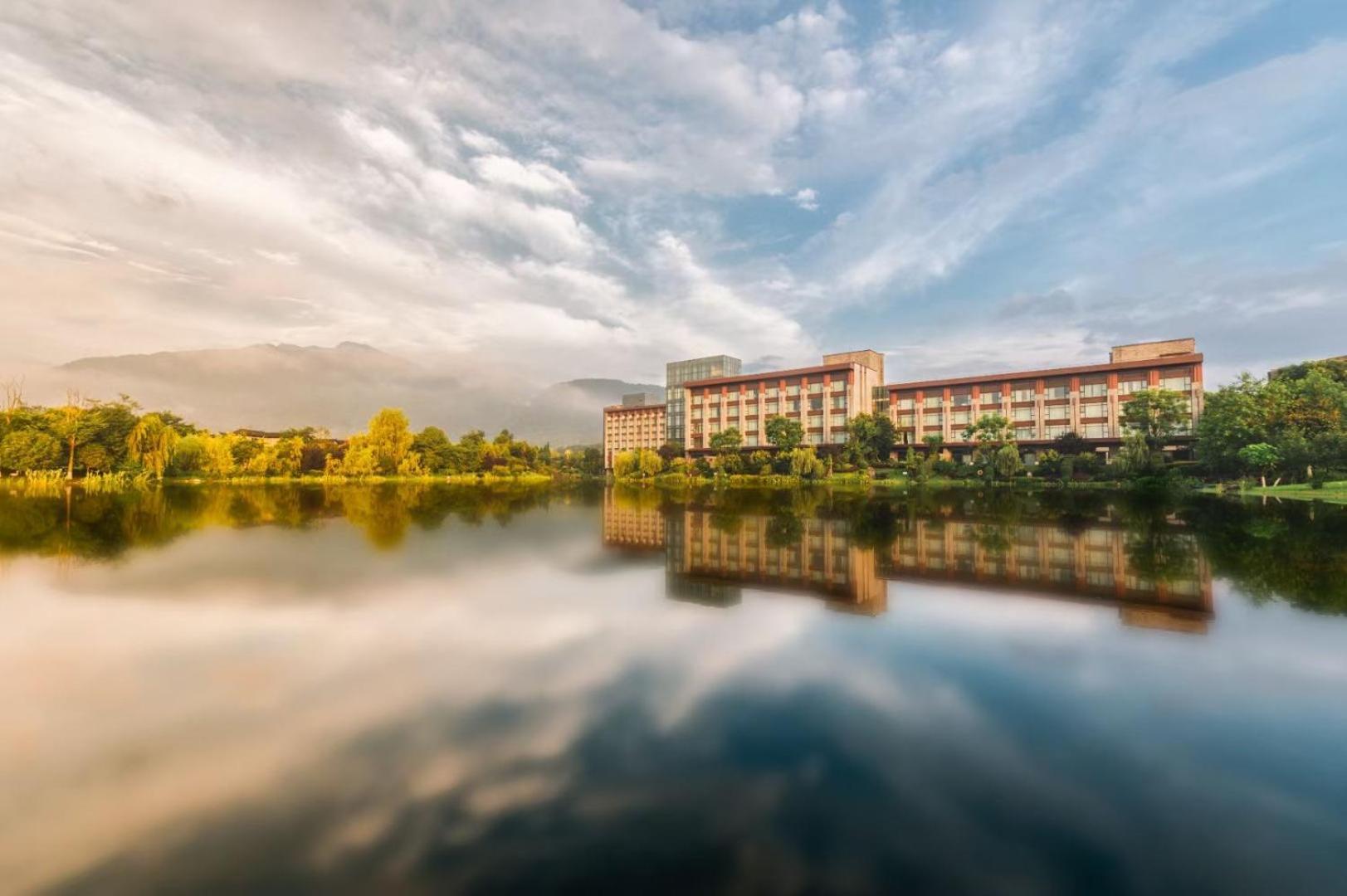Le Meridien Emei Mountain Resort Ъмейшан Екстериор снимка